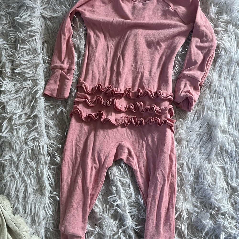 Little sleepies pink ruffle bottom onsie- VGUC- 3-6 months